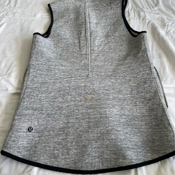 Lululemon”insculpt” reversible vest - Picture 10 of 10